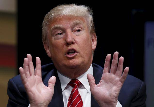 , 201507trump hands up