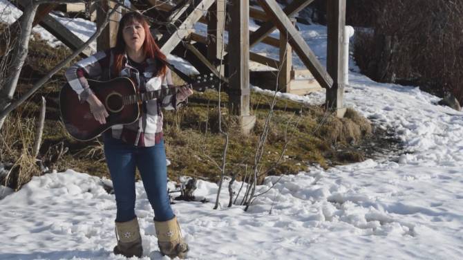 Click to play video: Musician releases new song in support of Lytton residents