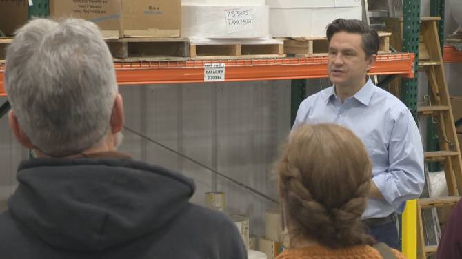 Click to play video: Conservative leader says eliminating trade barriers is one way to help Okanagan wine industry