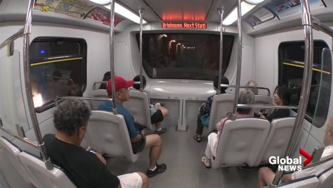 Click to play video: TransLink will bring free WiFi to Metro Vancouver transit
