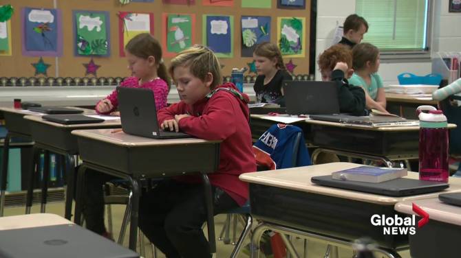 Click to play video: Proposed new Alberta social studies curriculum called ‘embarrassing’ and ‘ideological’