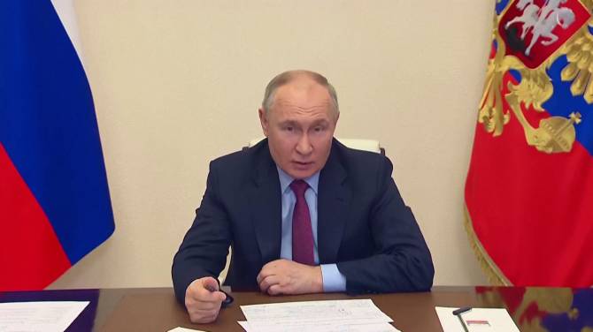 Click to play video: Putin says nuclear-powered unit in space for Russia is a priority