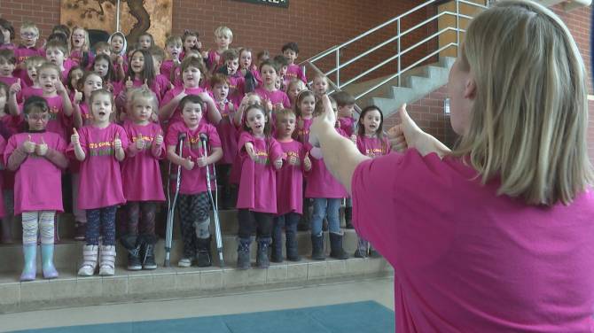 Click to play video: Kindergarten students spread kindness for Pink Shirt Day