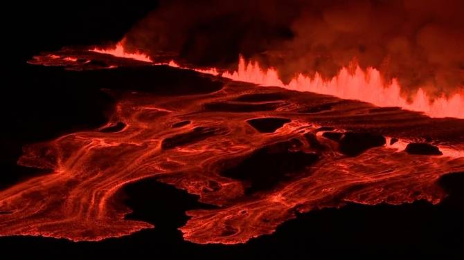 Click to play video: Iceland volcano eruption: Lava flows onto roads, disrupting supply of hot water