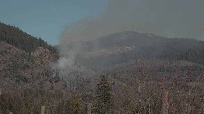Click to play video: Wildfire burning ‘out of control’ near Lumby, B.C.