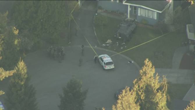 Click to play video: Two dead after hostage-taking incident in Surrey