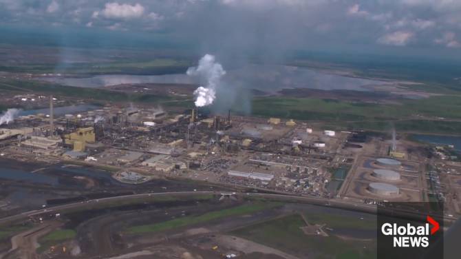 Click to play video: Pathways Alliance oilsands group pledges to spend $16.5B on carbon capture project