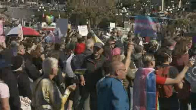 Click to play video: Protests held across Canada over schools’ gender diversity policies
