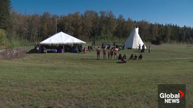 Click to play video: Urban Indigenous ceremony grounds open in Edmonton’s river valley