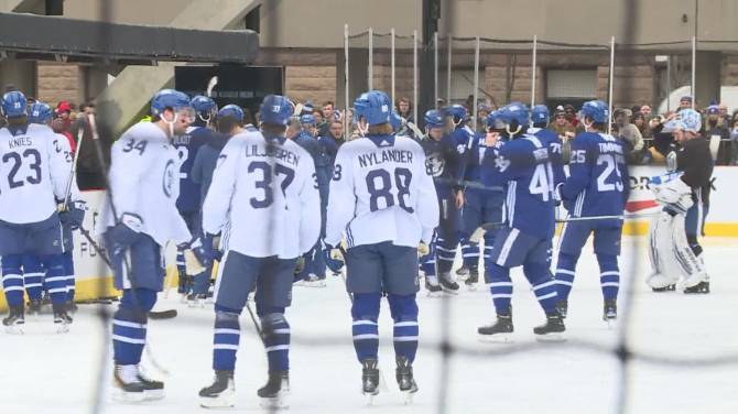 Click to play video: Fans travel from all over for Toronto Maple Leafs practice at Nathan Phillips Square