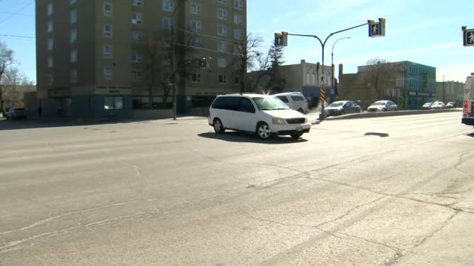 Click to play video: Homicide investigation underway after man found unresponsive at Winnipeg apartment