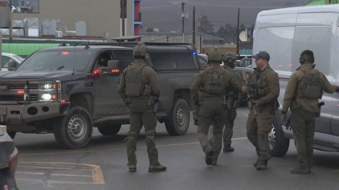 Click to play video: Heavy police presence at Rutland shopping centre