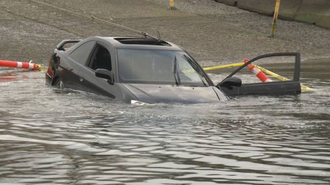 Click to play video: Man drives car into Port Moody’s Burrard Inlet