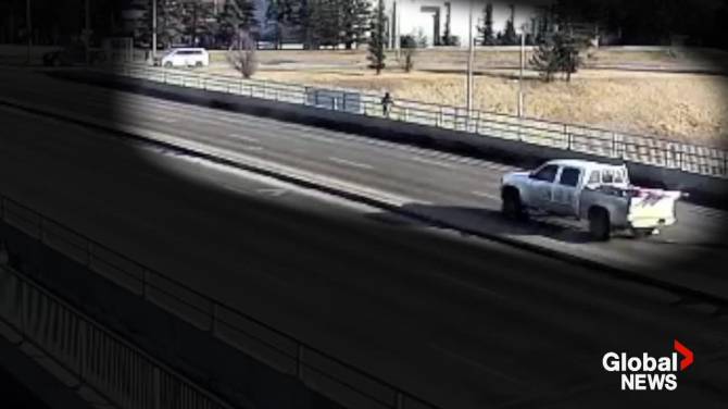 Click to play video: 2 bricks thrown off Whitemud Drive overpass part of disturbing trend at 53 Avenue overpass