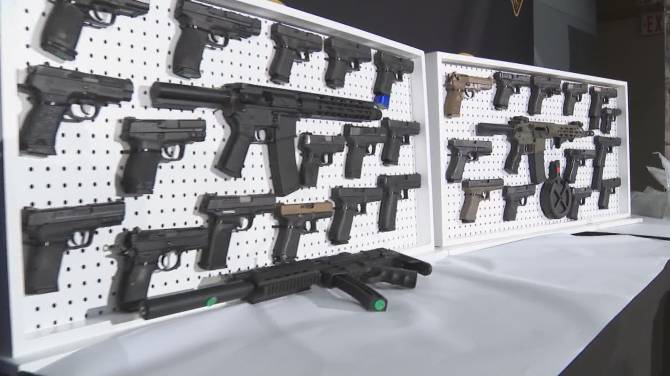 Click to play video: Largest illegal gun bust in Ontario history