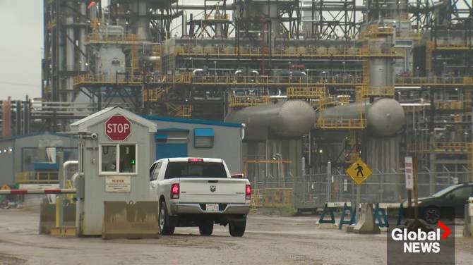 Click to play video: Alberta chambers, energy industry pushes back on oil and gas emissions cap
