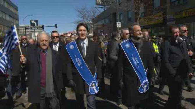 Click to play video: Justin Trudeau and Greek Prime Minister Mitsotakis walk in Montreal independence parade