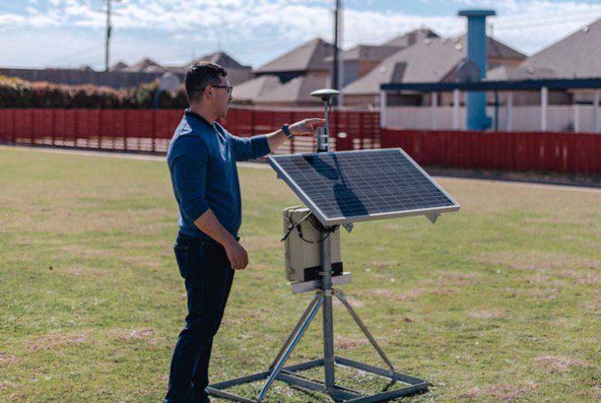 Physicist Fabiano Rodrigues with eclipse intstrument