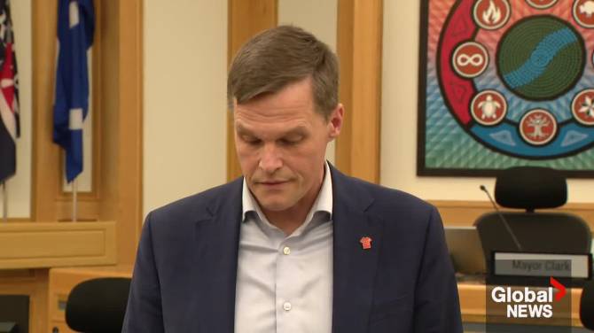 Click to play video: Saskatoon Mayor Charlie Clark announces he won’t be running in upcoming election