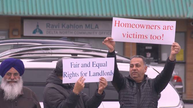 Click to play video: Hundreds of B.C. landlords rally in support of petition, claim provincial laws working against them