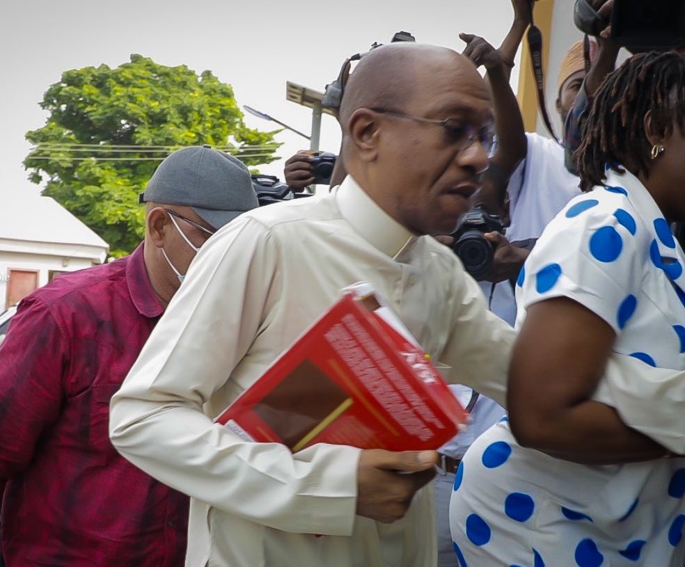 , wp contentuploads20230725144725Godwin Emefiele Arrived Court With Bible 1 e1703289295351